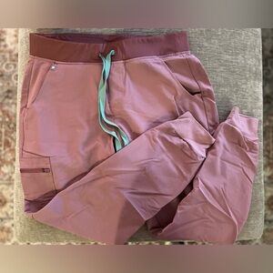 Figs scrubs set- top and pants. Size medium.